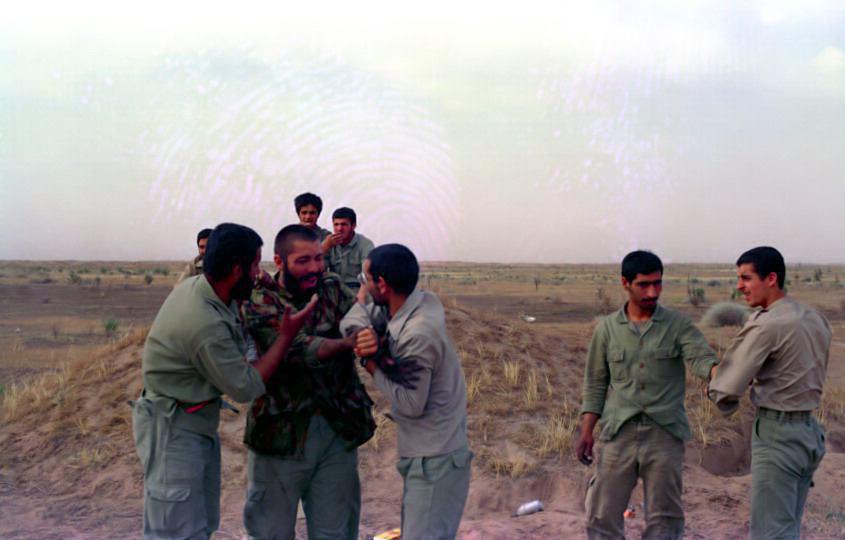 میگفت: میخوام با پارچه چتر منورها برای دخترم چارقد درست کنم