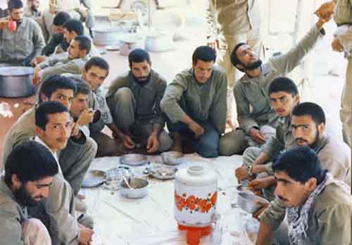 آیا در جبهه اصرار بر روزه داری بود