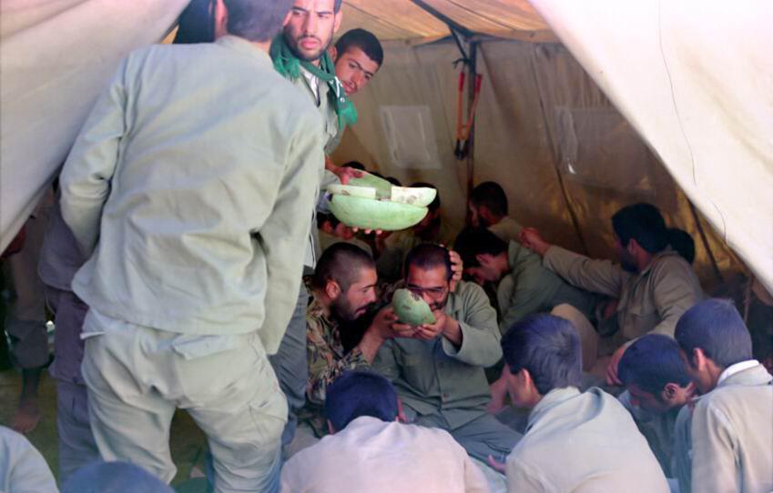 هرکس ته هندونه اش سفید باشه جایزه میگیره